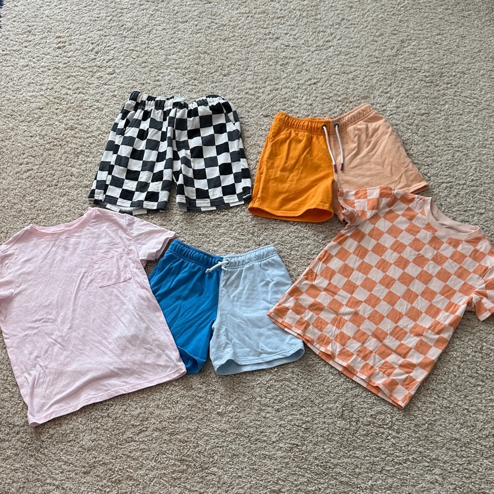 Lot of cat and Jack clothes size M. 2 cotton T-shirts, and 3 pairs of shorts.